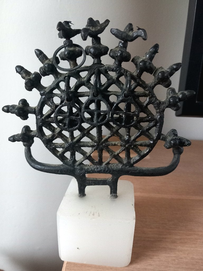 Bronzen Sculptuur van de Hittitische zonneschijf, Ophalen of Verzenden, Brons, Beeld, Religie