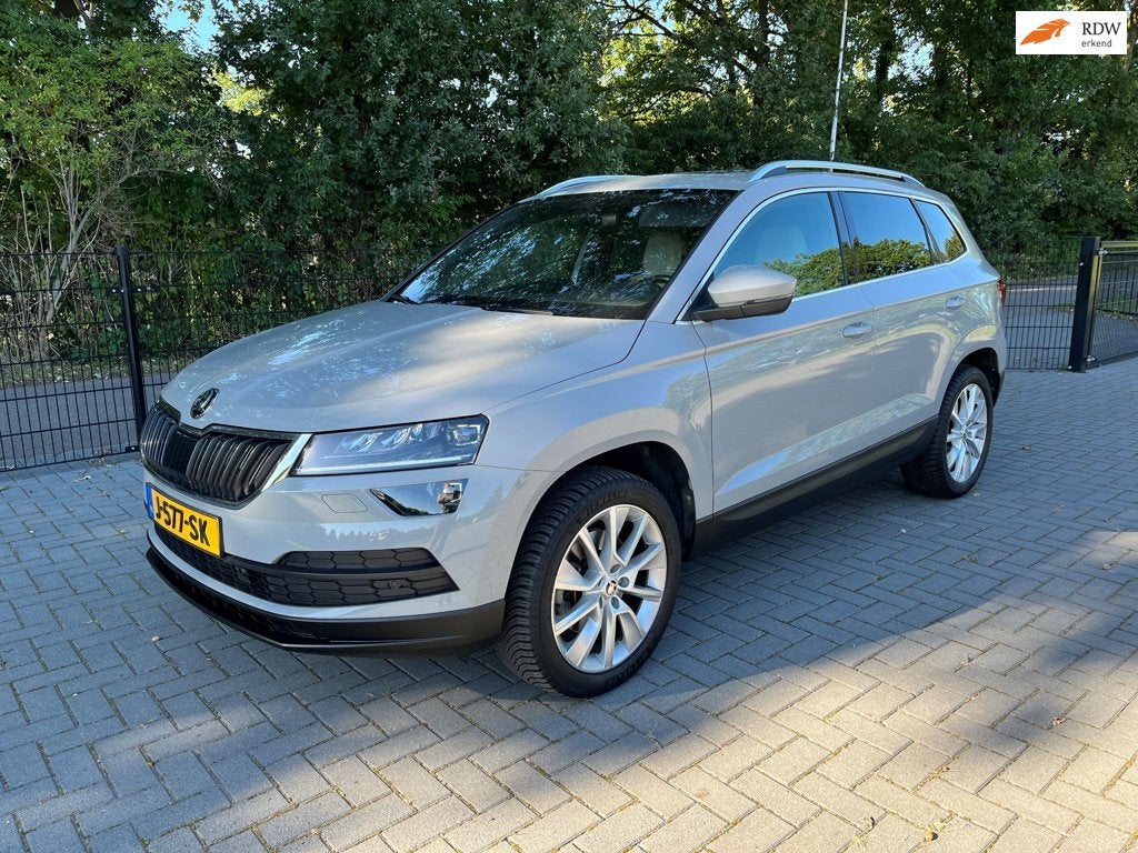 Skoda Karoq 1.5 TSI ACT Style Business leer panoramadak, Auto's, Dealer onderhouden, Euro 6, 4 cilinders, 150 pk