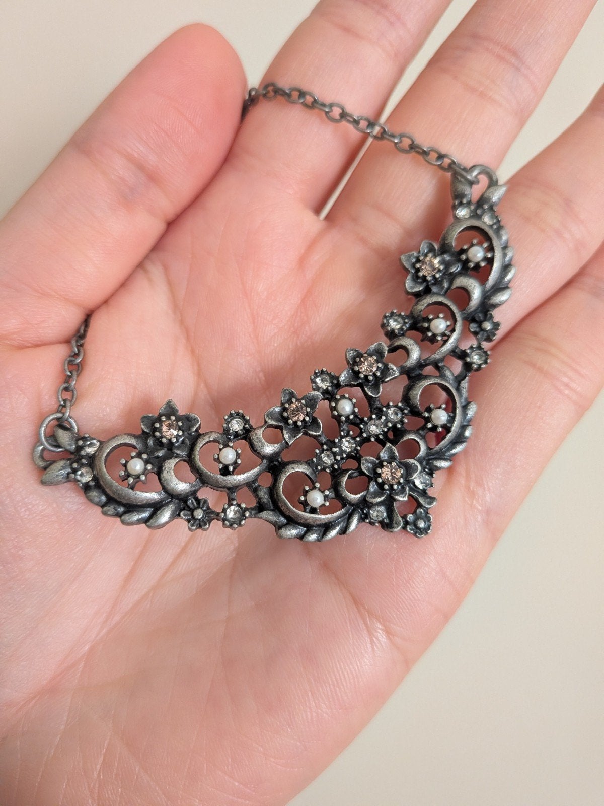Vintage bloemenketting met parels en kristallen, Sieraden, Tassen en Uiterlijk, Kettingen, Met kristal, Overige materialen, Gebruikt