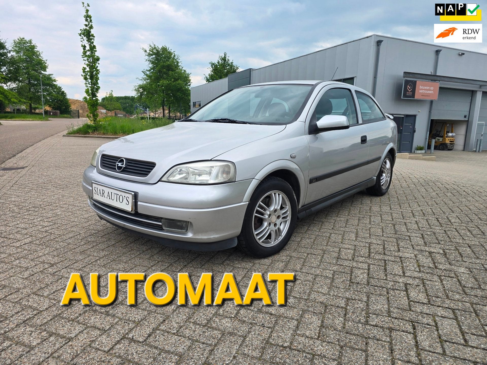 Opel Astra 1.8-16V Club Airco AUTOMAAT, Auto's, Gebruikt, 4 cilinders, 49 €/maand, Origineel Nederlands