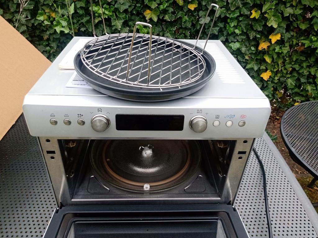 LG Combimagnetron met Grill en Hete Lucht, Ophalen, Combimagnetron, Gebruikt, Draaiplateau