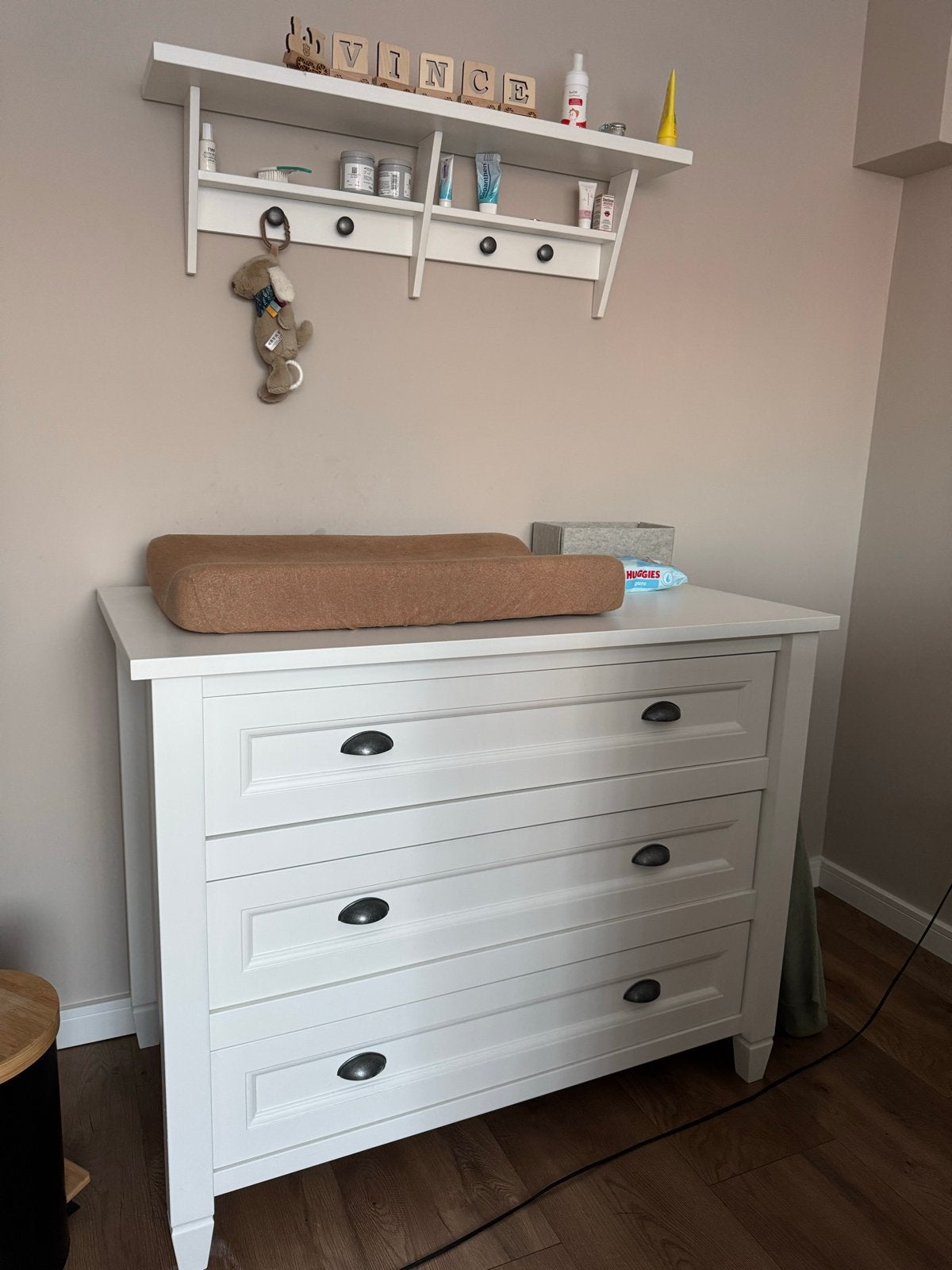 Witte commode en ledikant, Ophalen, 50 tot 70 cm, Zo goed als nieuw, 75 tot 100 cm