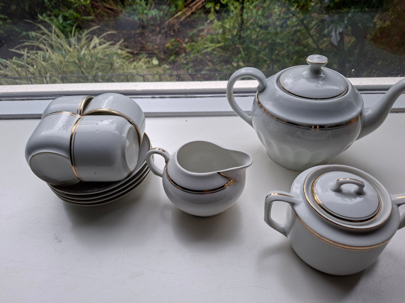 Vintage Wit Porseleinen Theeservies met Gouden Rand, Antiek en Kunst, Ophalen of Verzenden