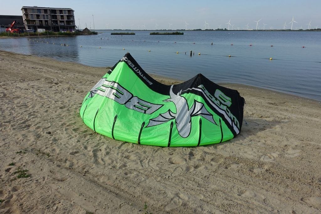 Best Waroo kite set, Watersport en Boten, Ophalen, Gebruikt, Kitesurf-set, Twintip