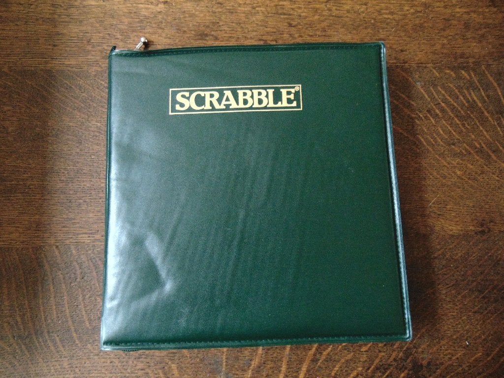 Reis Scrabble speelbord met gaatjes letterblokje zitten vast, Een of twee spelers, Ophalen of Verzenden, Zo goed als nieuw, Spear's Games