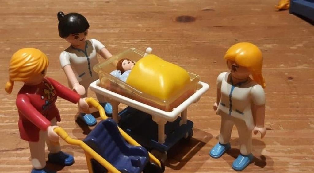 Playmobil mama en kindje + verpleegsters, Ophalen of Verzenden, Zo goed als nieuw