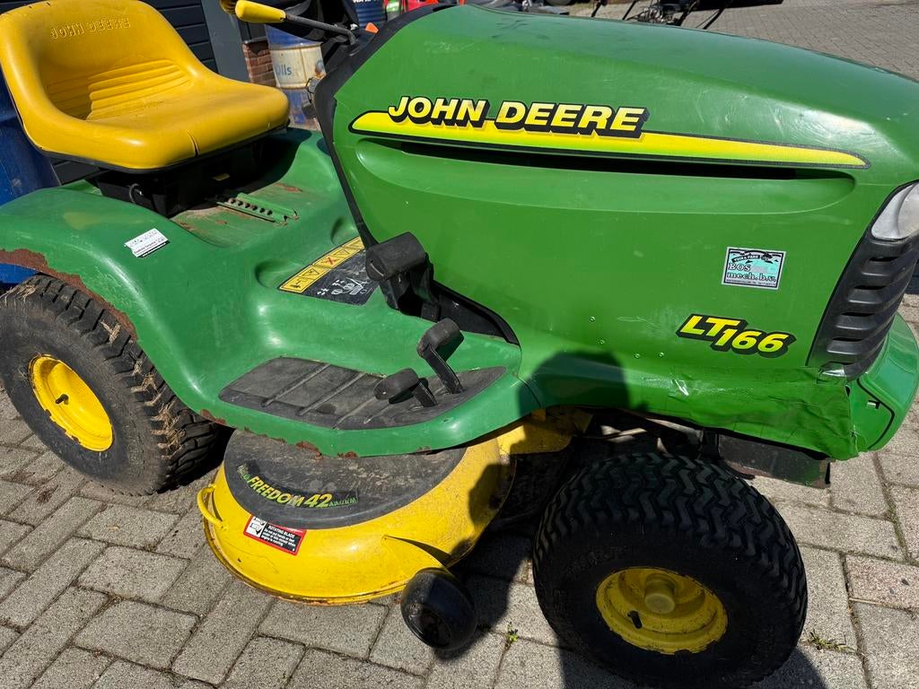 John deere lt 166, Tuin en Terras, Zitmaaiers, Zo goed als nieuw, Ophalen