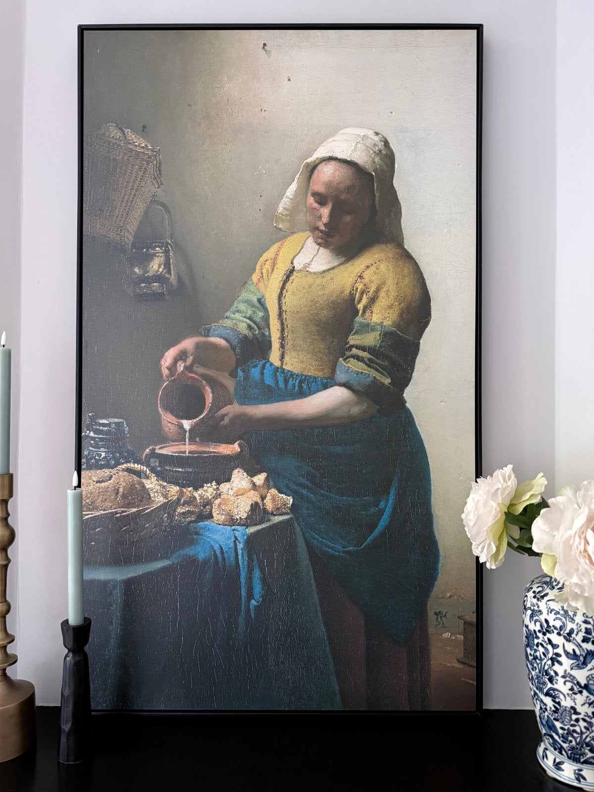 Reproductie 'Het Melkmeisje' met zwart frame 120x70cm, Antiek en Kunst, Ophalen, Portret of Personen, Overige ondergronden, Klassiek