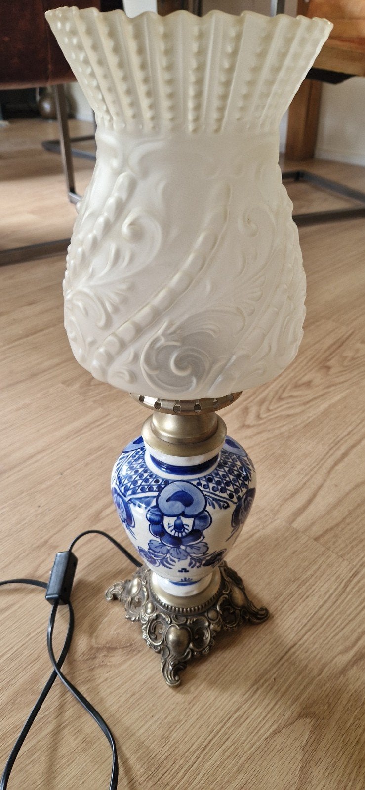 Vintage tafellamp met Delfts blauw en glazen kap, Ophalen