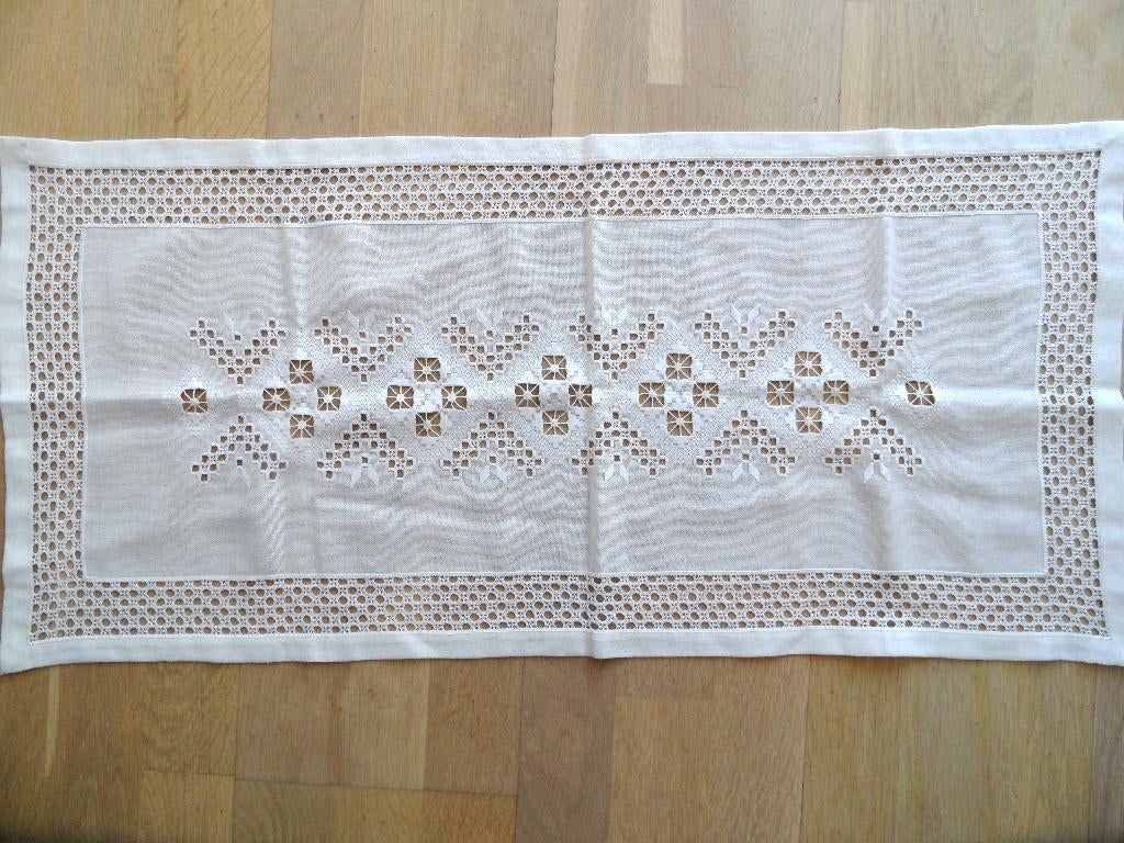 Kleed loper met handwerk open zie foto's, Ophalen of Verzenden, Nieuw, Wit, Tafelkleed of Tafelzeil