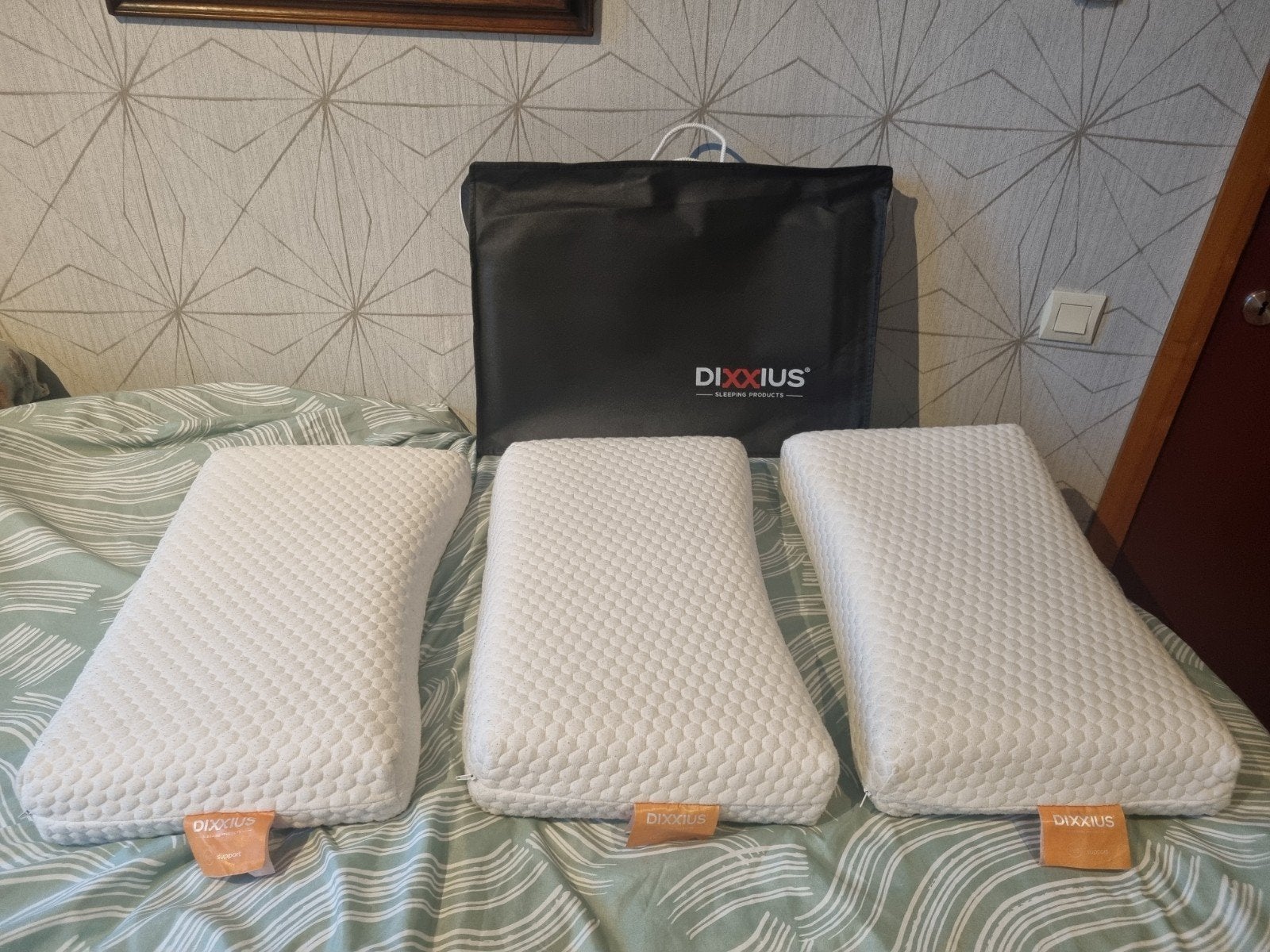 Dixxius latex hoofdkussens (1x soft, 2x medium), Schuim, Ophalen of Verzenden, Zo goed als nieuw, Overige merken