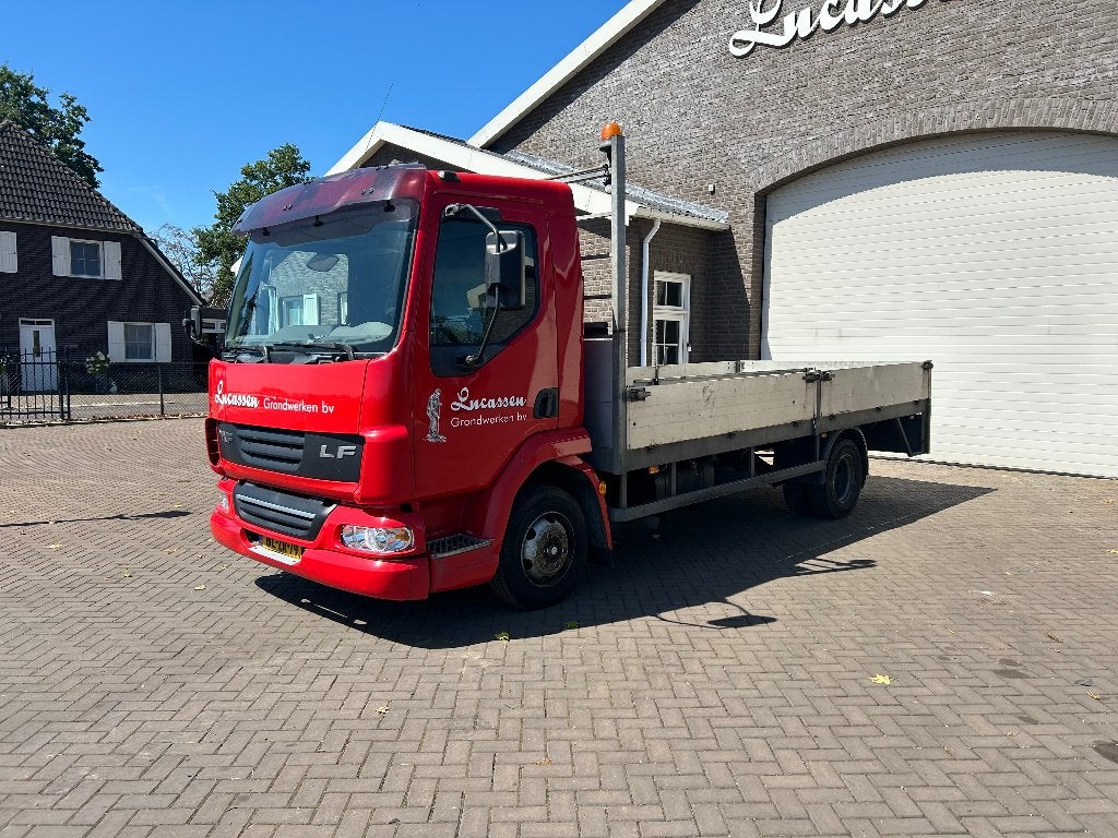 DAF LF – open bakwagen – 416.152 km – 2002 – Rood, Stof, Radio, Overige kleuren, Particulier