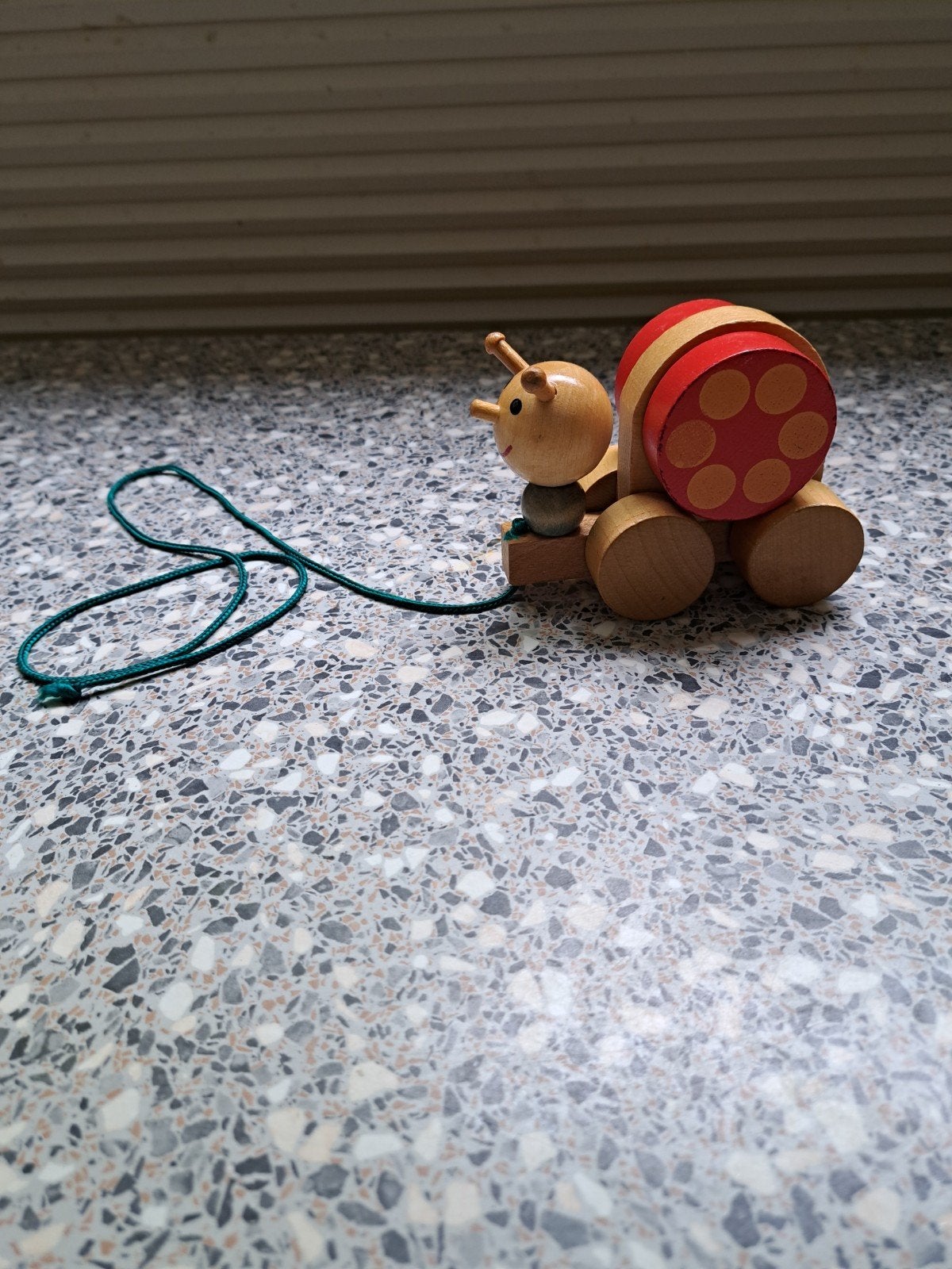Houten trekspeelgoed, slak
Vintage.

Ca. 11cm lang.

Verstur, Ophalen of Verzenden, Gebruikt, Duw- of Trekspeelgoed