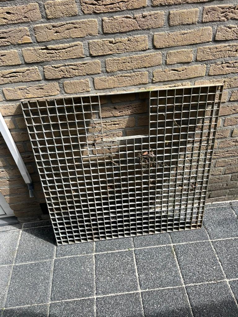Gegalvaniseerd rooster vour waterspel of fontein, Doe-het-zelf en Verbouw, Metalen, Ophalen, Zo goed als nieuw