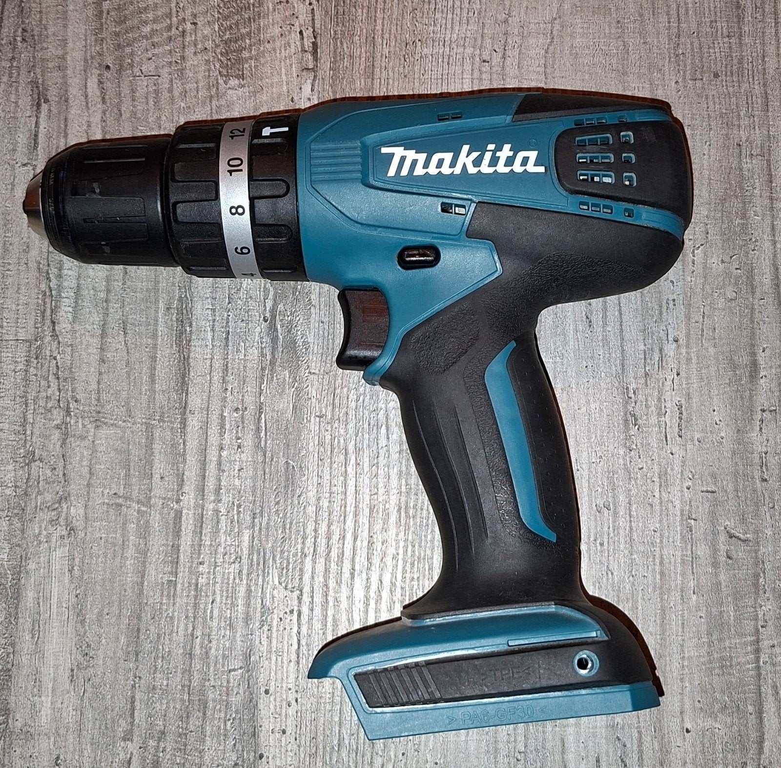 Makita accuklopboormachine 14,4 volt, Body, eventueel koffer, Ophalen of Verzenden, Zo goed als nieuw, Boor- en Schroefmachine