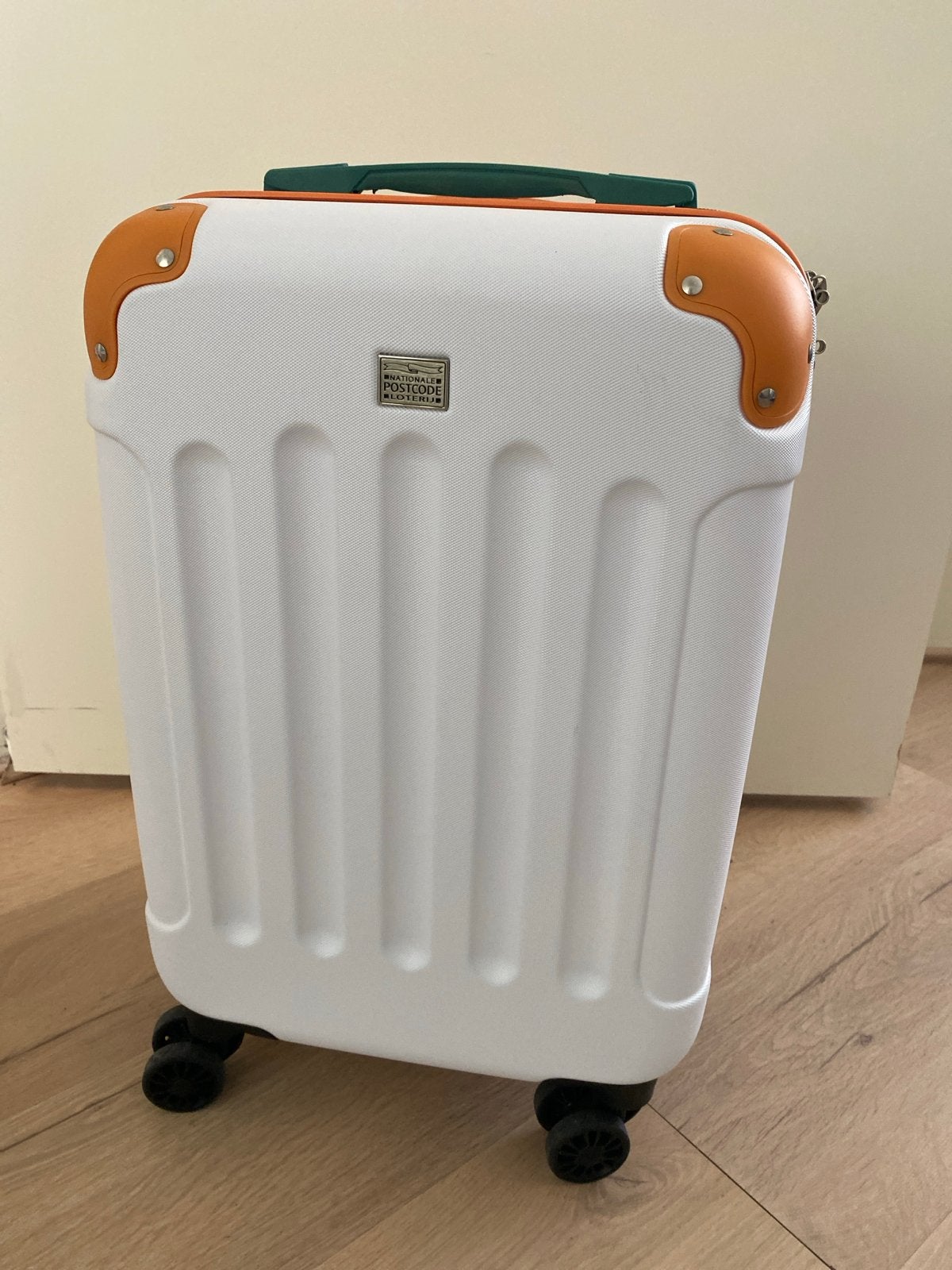 Postcodeloterij  handbagage koffer met slot en wieltjes, Hard kunststof, Minder dan 50 cm, Ophalen of Verzenden, Minder dan 35 cm