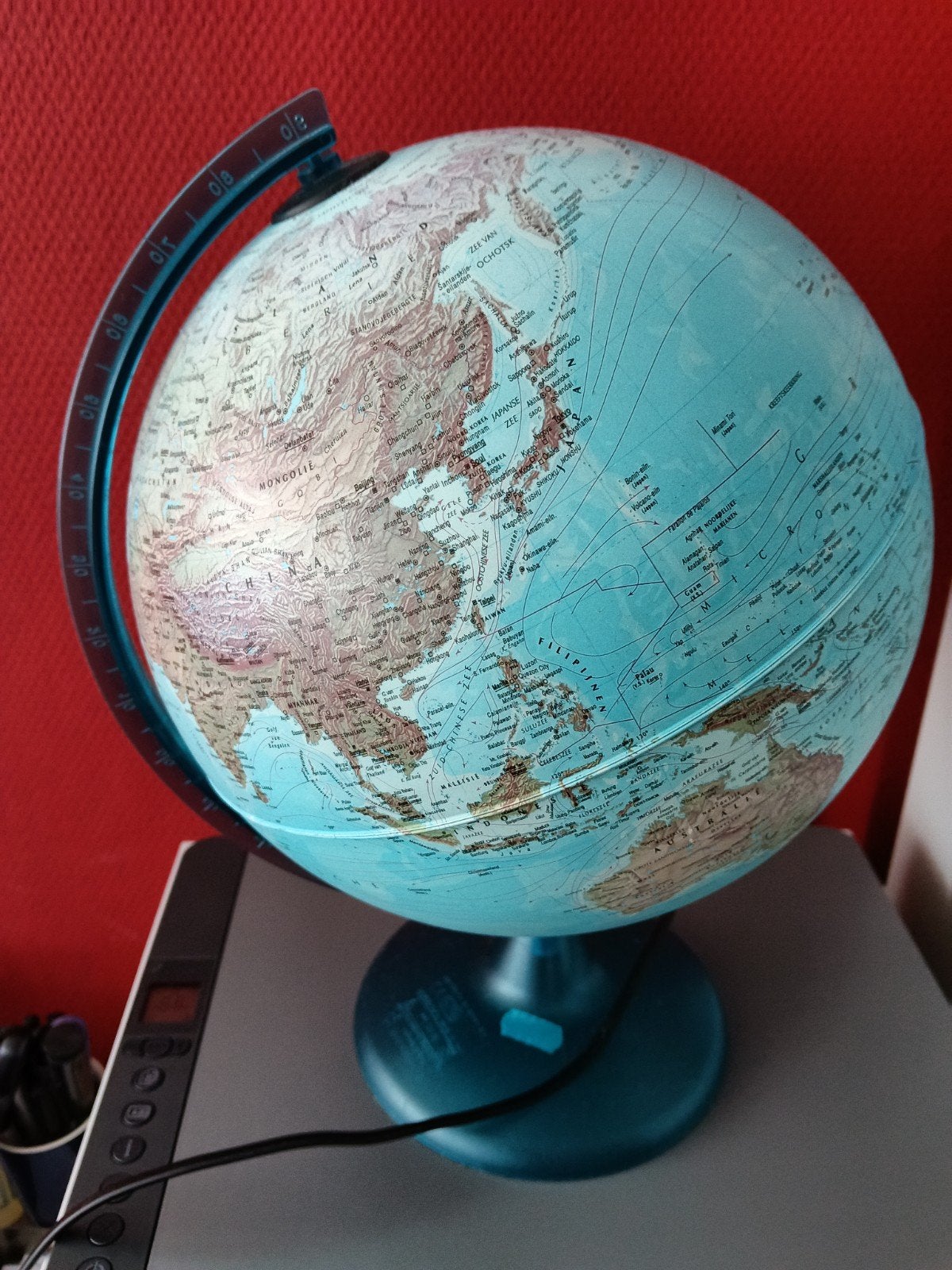 Wereldbol met verlichting, Ophalen