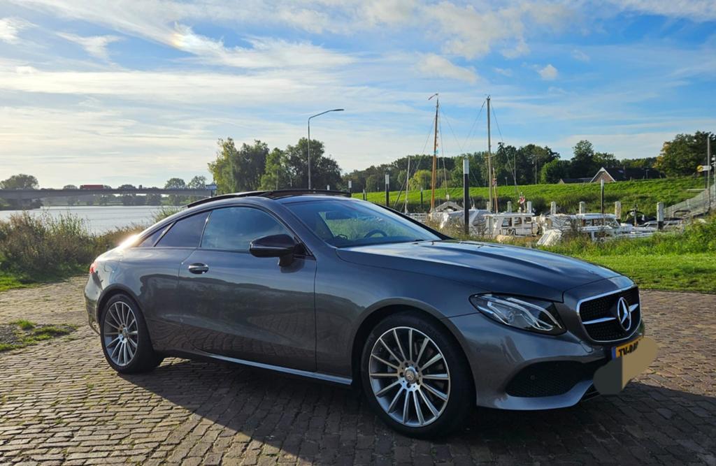 Mercedes-Benz E-Klasse E200 184pk 9G-TRONIC 2018 Grijs, Auto's, Mercedes-Benz, 1800 kg, 4 cilinders, 4 stoelen, Particulier