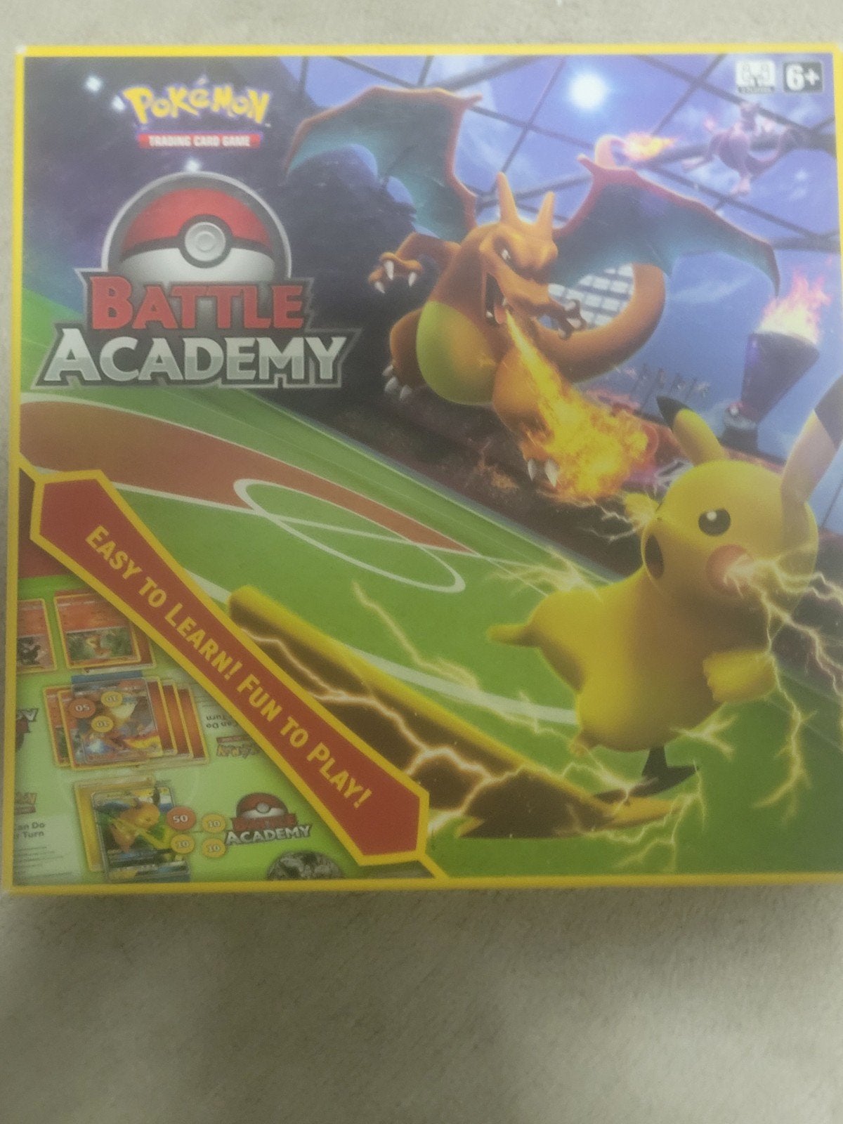 Pokémon doos, Hobby en Vrije tijd, Gezelschapsspellen | Kaartspellen, Ophalen of Verzenden