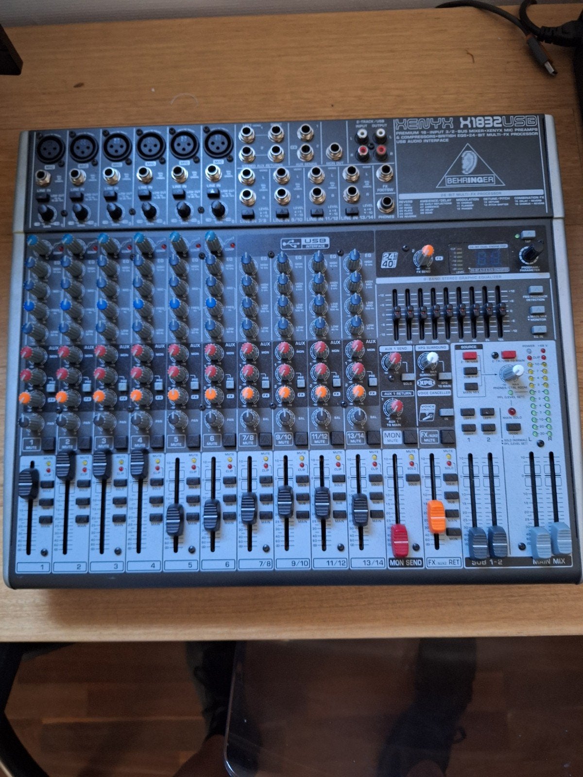 Behringer Xenyx X1832USB Mixer - Premium 18-input, Ophalen of Verzenden, Gebruikt, 10 tot 20 kanalen, Microfooningang