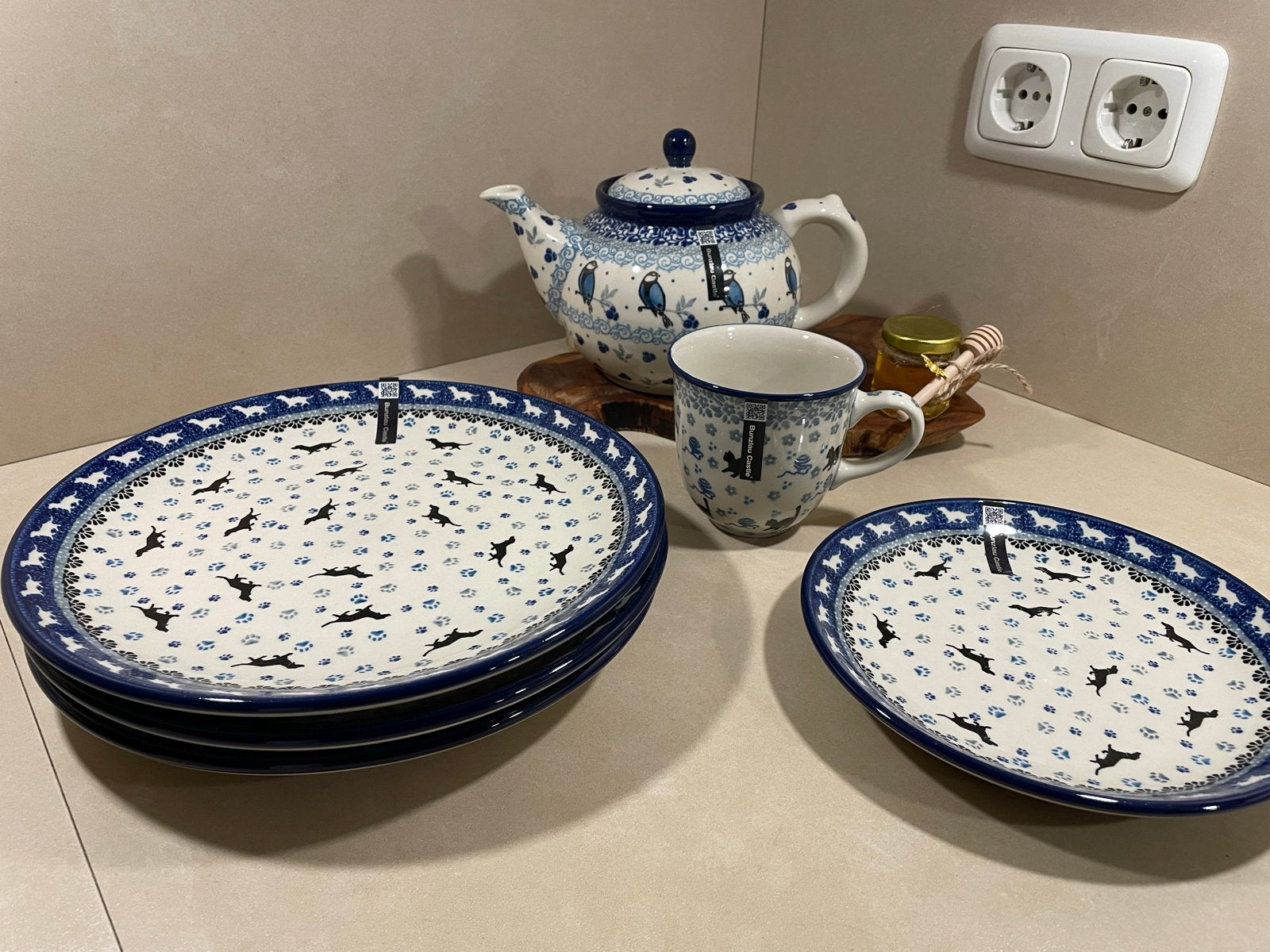 Nieuw Bunzlau Servies: Borden, Mok en Theepot met Dieren, Overige merken, Nieuw, Ophalen of Verzenden, Bord(en)