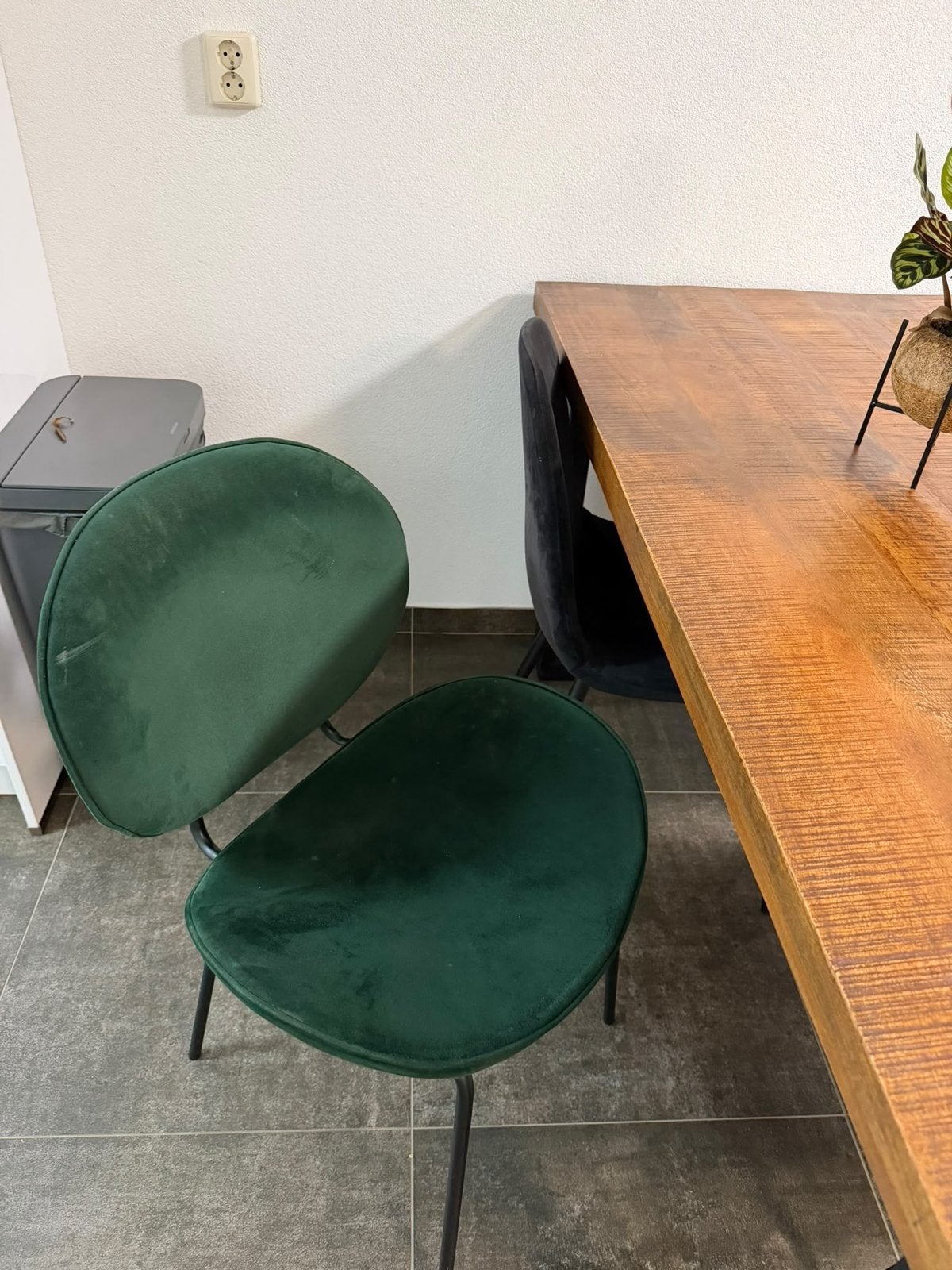 Eettafel met 5 stoelen (2 groen, 3 zwart), Overige kleuren, Ophalen of Verzenden, Zo goed als nieuw, Vier