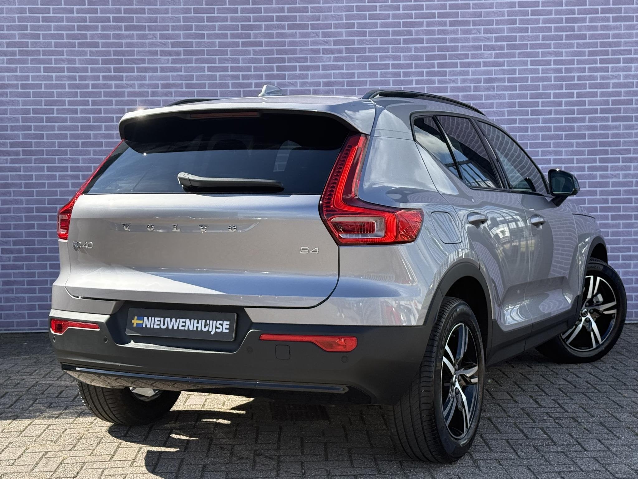 Volvo XC40 2.0 B4 Plus Dark | Trekhaak | Harman Kardon Audio, Auto's, Dealer onderhouden, Gebruikt, Euro 6, 4 cilinders