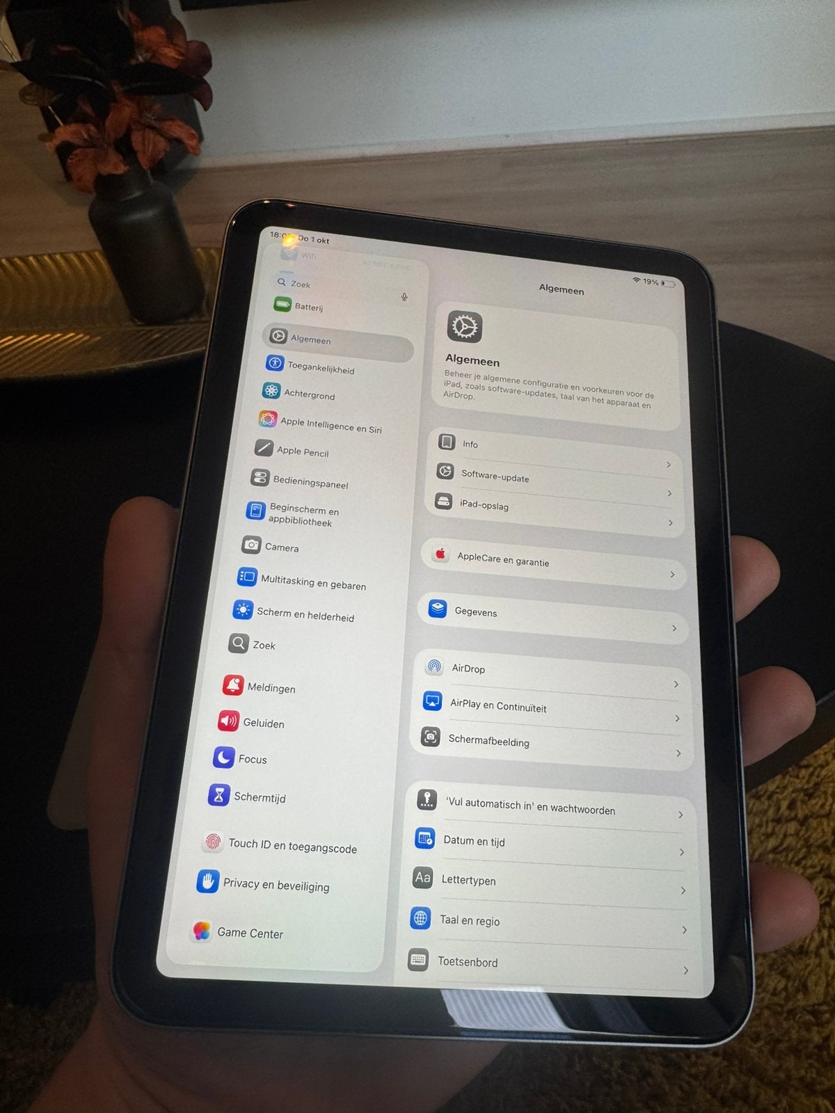 Foto 12 van Apple iPad Mini (2024) Wifi - 128 GB - Spacegrijs
