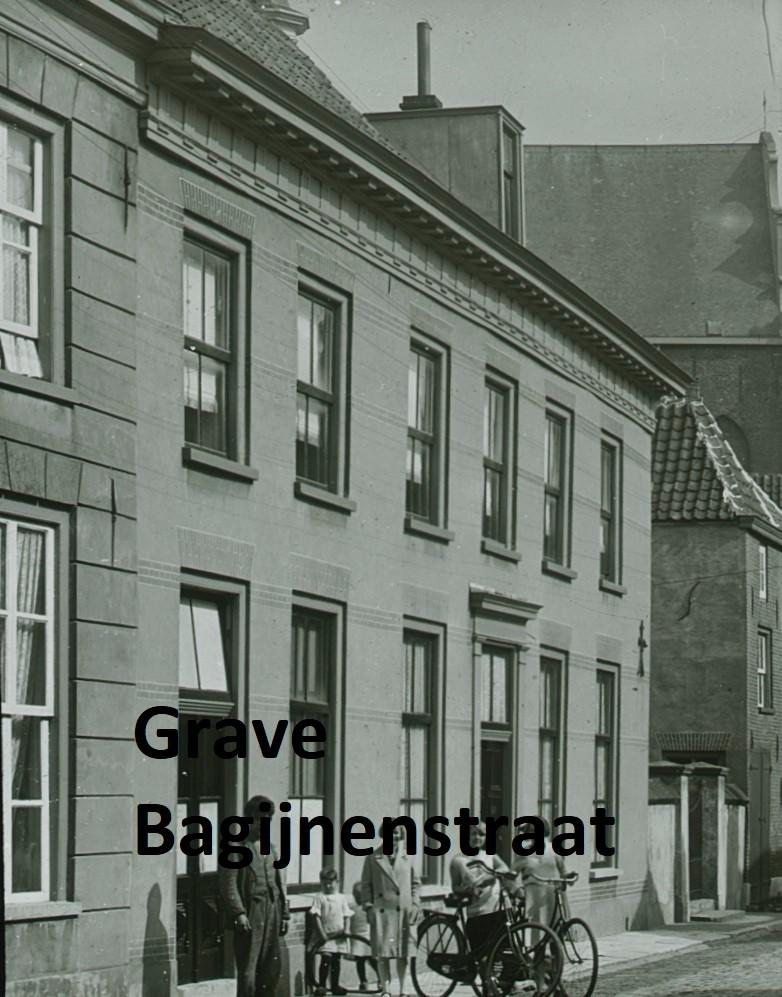 Grave Bagijnenstraat oude glasdia 8x8 cm, Gebruikt, Verzenden, Foto, Gebouw