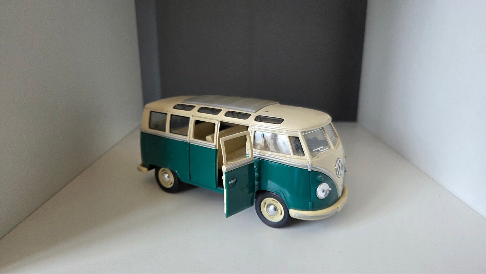 Volkswagen T1 Bus Modelauto - Groen/Crème, Hobby en Vrije tijd, Modelauto's | 1:24, Ophalen of Verzenden