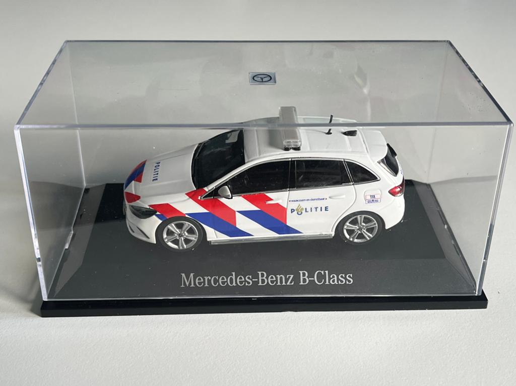 Politie Police Mercedes Benz b klasse, Hobby en Vrije tijd, Modelauto's | 1:43, Ophalen of Verzenden, Nieuw, Auto, Overige merken