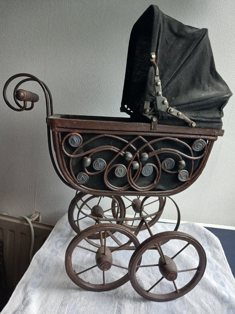 Antieke poppenwagen, Ophalen