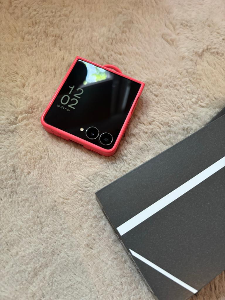 Samsung Galaxy Z Flip 7 met roze hoesje, Telecommunicatie, Mobiele telefoons | Samsung, Touchscreen, Ophalen of Verzenden, Zo goed als nieuw