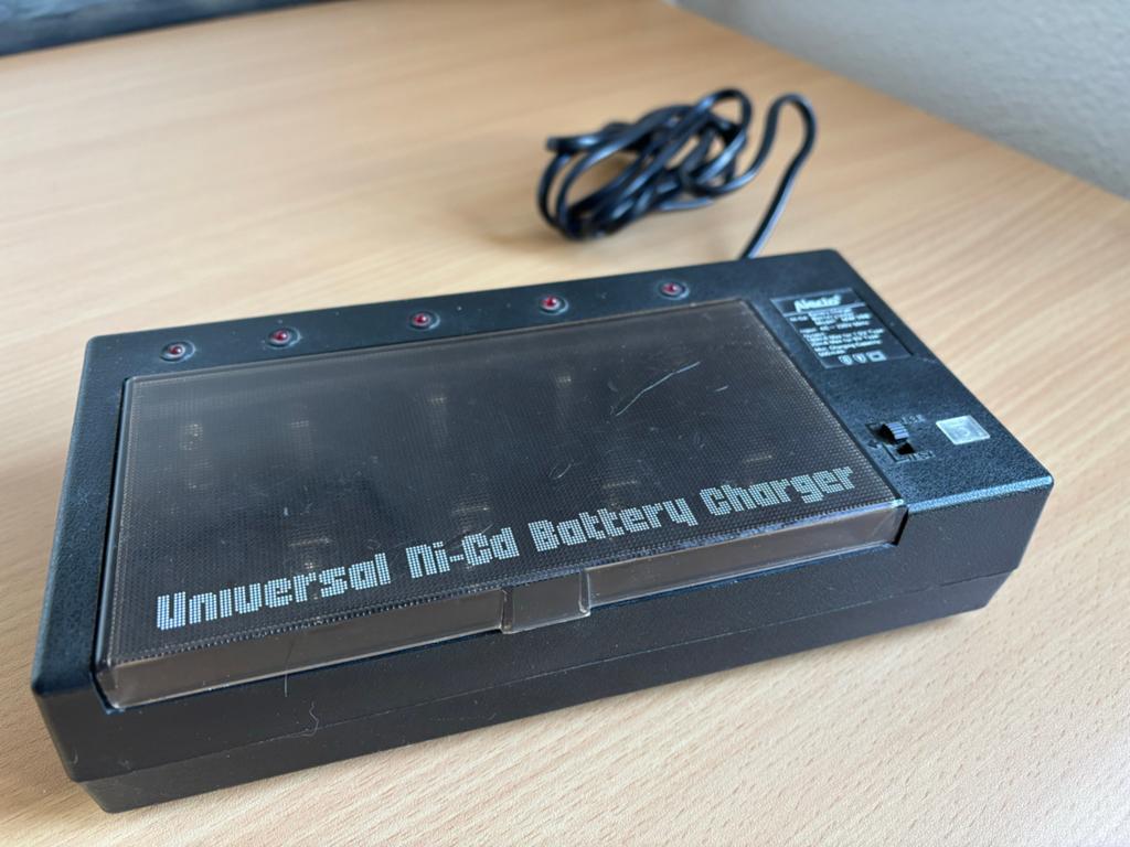 Alecto Universele Batterijlader MW398 Ni-Cd 220V 50Hz, Ophalen of Verzenden, Gebruikt