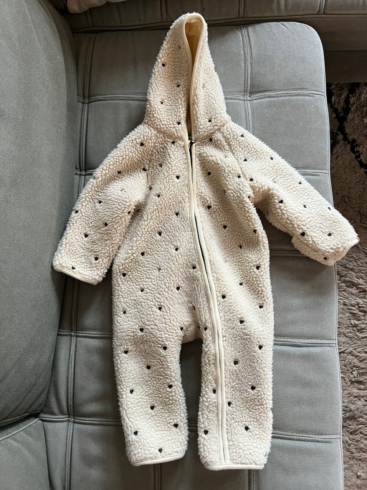 Winterpakje teddystof met hartjes van Lil’ Atelier, Kinderen en Baby's, Babykleding | Maat 62, Ophalen of Verzenden, Gebruikt