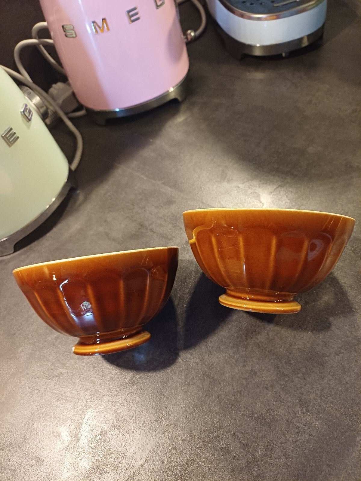 Brocante Vintage Franse Spoelkommen bruin en binnenkant geel, Antiek en Kunst, Antiek | Servies los, Verzenden