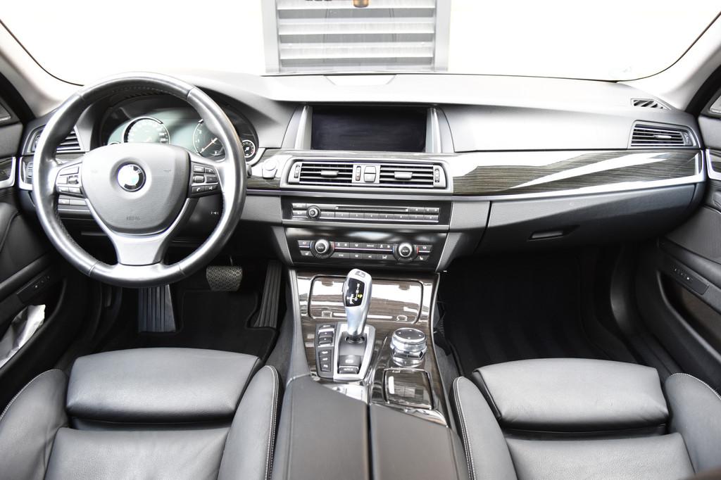 BMW 5 Serie 528xi Luxury Edition * Softclose * Trekhaak * Ro, Auto's, BMW, Automaat, 15 km/l, Gebruikt, Bedrijf
