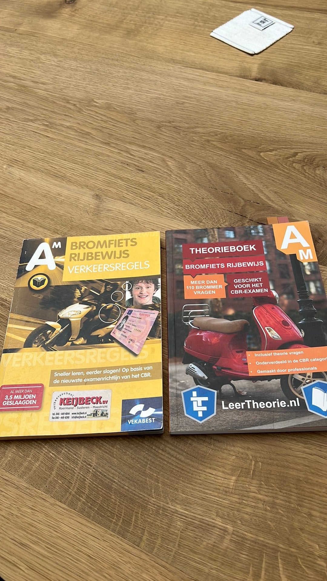 Bromfiets theorie boeken, Ophalen of Verzenden, Zo goed als nieuw