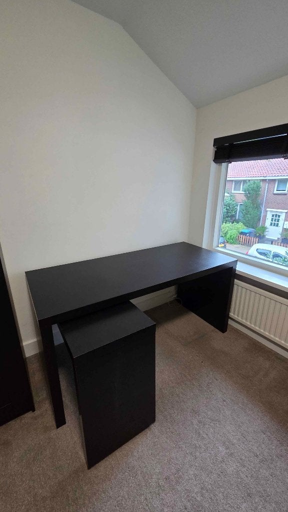 IKEA MALM bureau, Ophalen, Zwart, Gebruikt, Kabelgoot