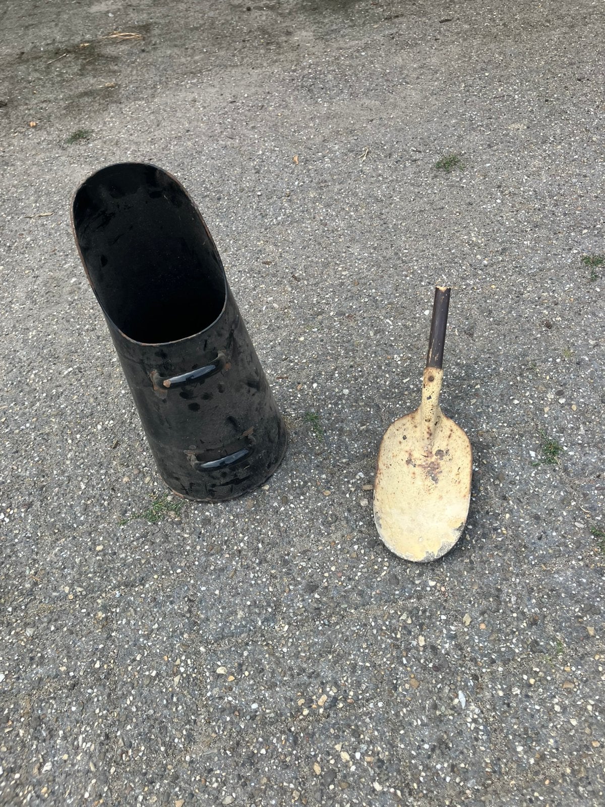 Kolen kit met schep, Ophalen