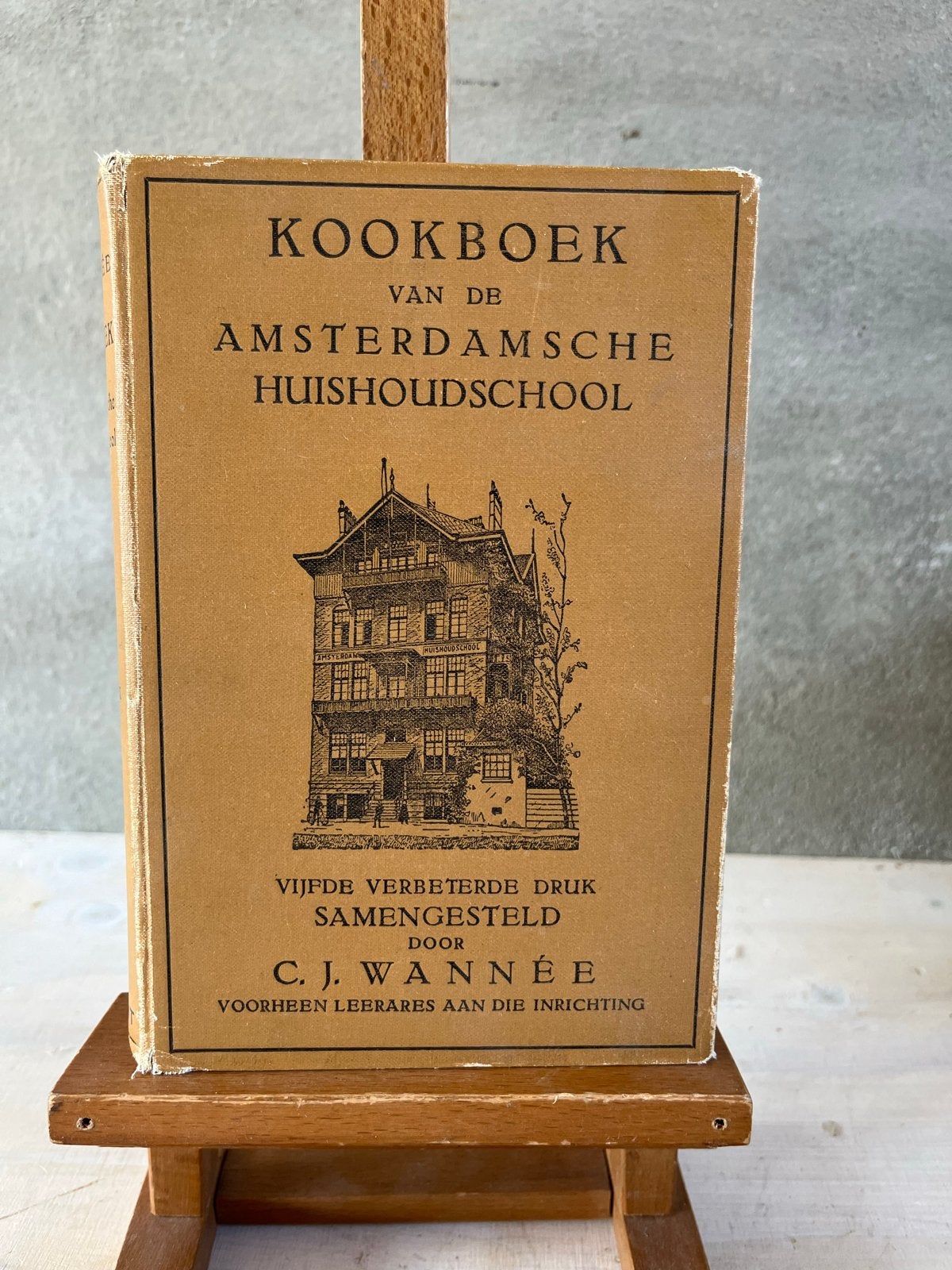 Kookboek van de Amsterdamse Huishoudschool - C.J. Wannée, Ophalen of Verzenden, Gelezen, Nederland en België, Voorgerechten en Soepen