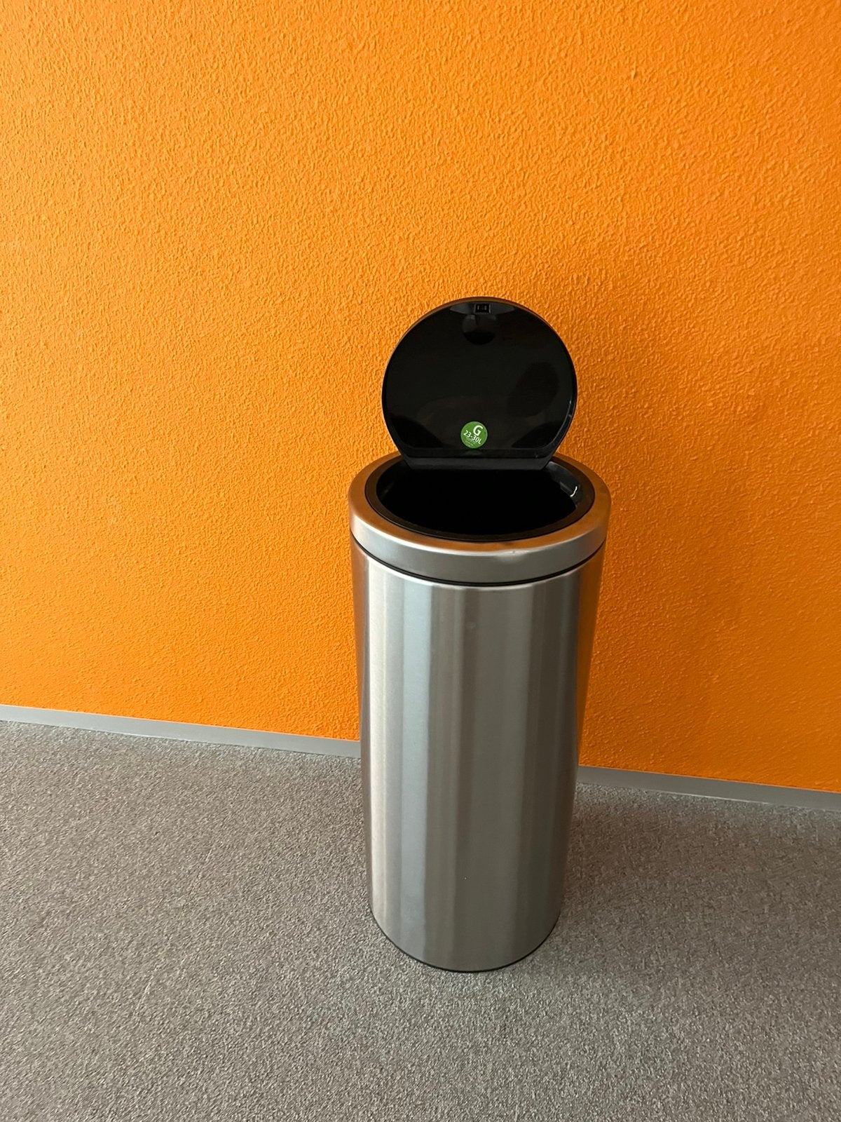 Brabantia vuilnisbak 24/30 liter, 20 tot 30 liter, Ophalen, Zo goed als nieuw, Rvs