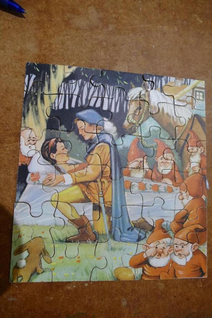 Oude puzzel: Sneeuwwitje, Ophalen of Verzenden, Minder dan 500 stukjes, Legpuzzel