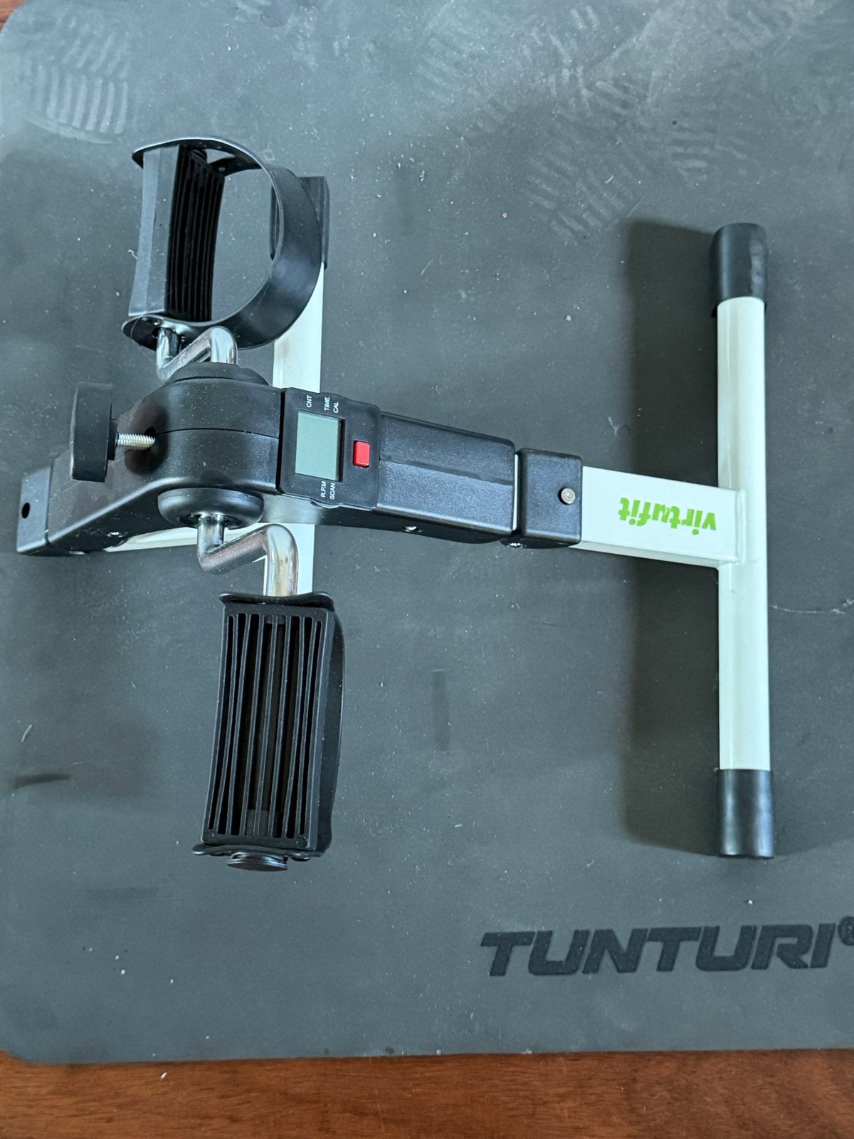 VirtuFit Stoelfiets - Compacte en effectieve thuisfiets, Ophalen, Gebruikt, Armen, Metaal