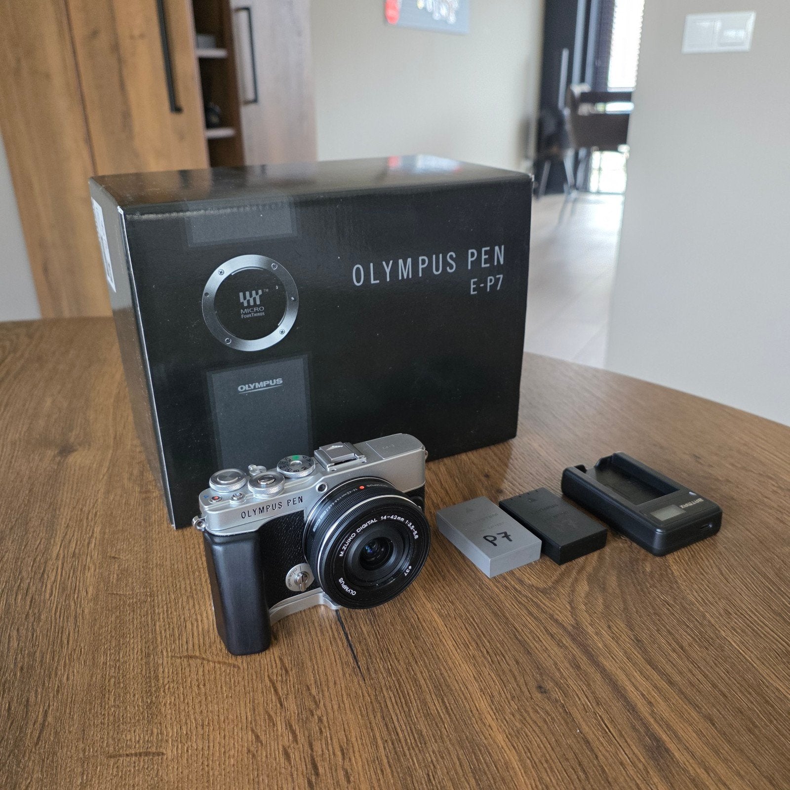 Olympus E-P7 met 14-42mm pancake lens en accessoires, Audio, Tv en Foto, Cameratas, Ophalen of Verzenden, Zo goed als nieuw, Olympus