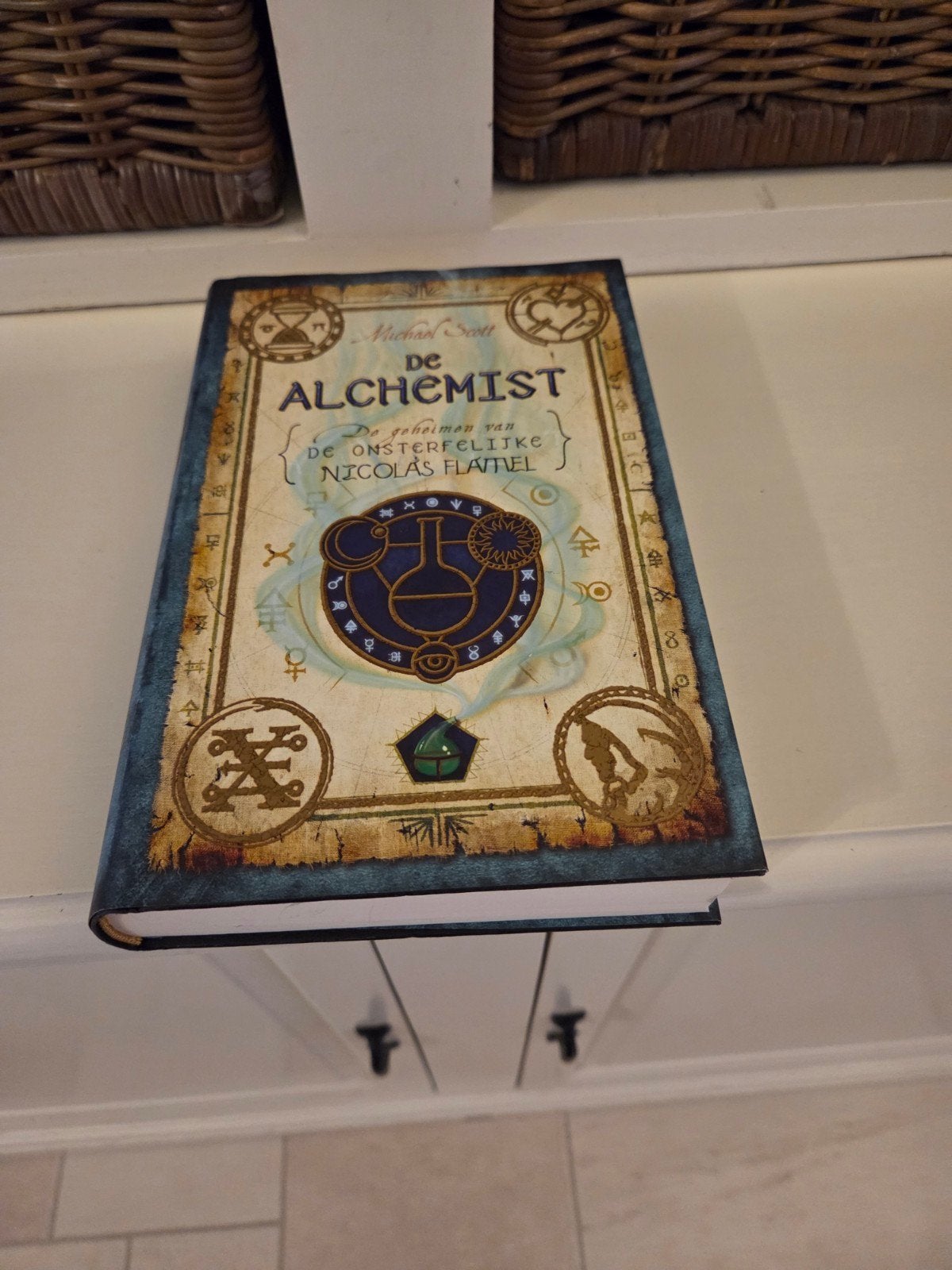 Michael Scott - De alchemist, Boeken, Ophalen of Verzenden, Gelezen