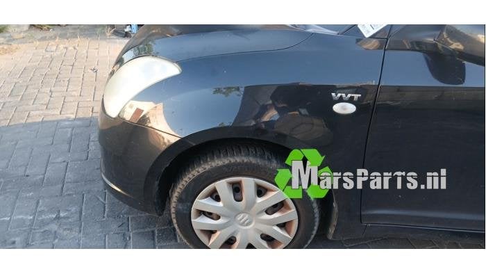Scherm links-voor van een Suzuki Swift, Gebruikt, -, -, Ophalen of Verzenden
