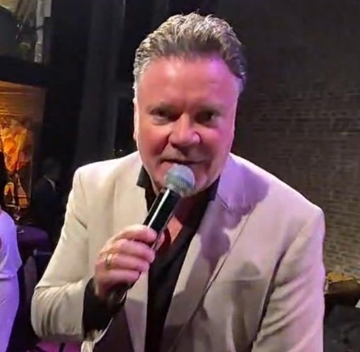 Zanger entertainer Hollands betaalbaar volkszanger drive in, Solo-artiest