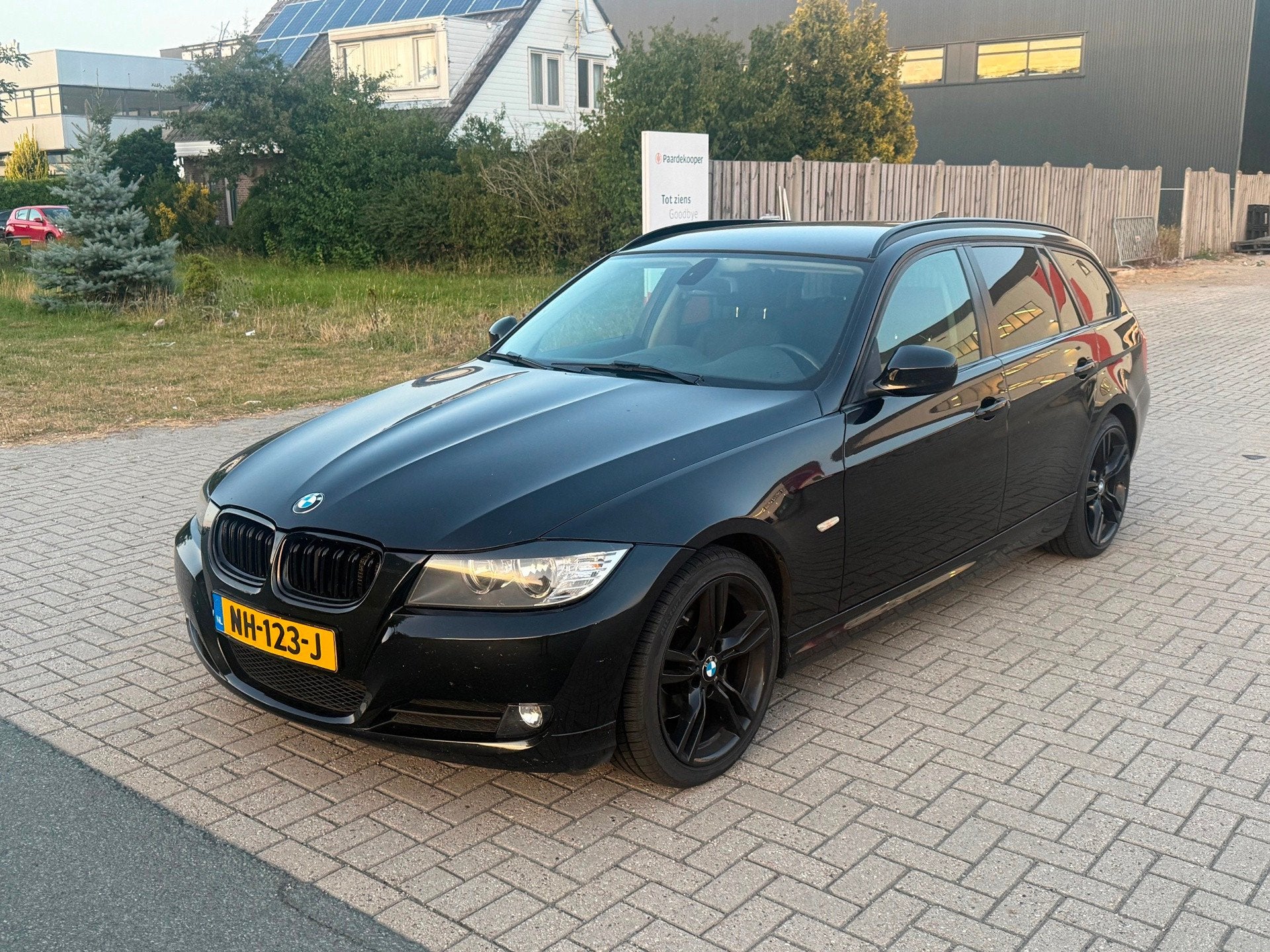 BMW 3-serie Touring 318d Corporate Lease Luxury Line NAVIGAT, Auto's, BMW, 4 cilinders, Parkeersensor, 1465 kg, Zwart
