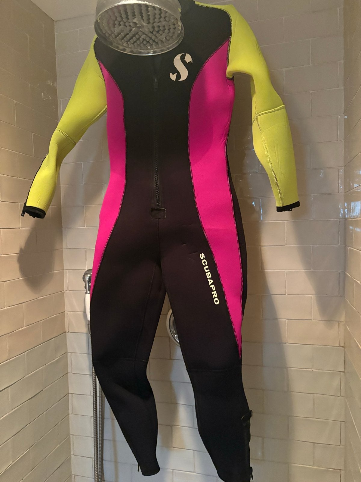 Scubapro Duikpak Maat 38 - Zwart/Roze/Geel, Ophalen, Gebruikt, Duikpak